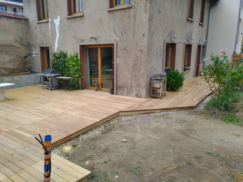 Terrasse bois Ambérieux-en-Bugey : habillage spa fini
